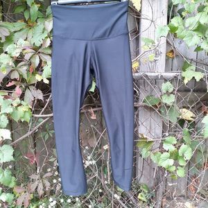 Nike Dri-Fit 22" Cropped Black Athletic Leggings XS EUC